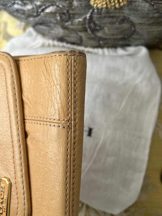 Coach Beige Leather Clutch with Gold Horse & Carriage Emblem - Picture 15 of 16